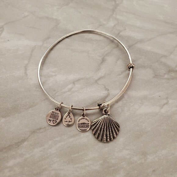 🐚 Alex and Ani Beach Nautical Shell Silver Expasndable Charm Bracelet 🐚 - Picture 1 of 3